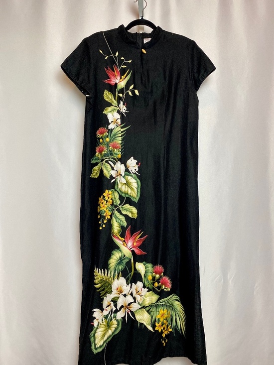 Young Hawaii by Iolani Dresses & Skirts - Vintage Young Hawaii by Iolani Tropical Print Maxi Dress with Side Slits XL